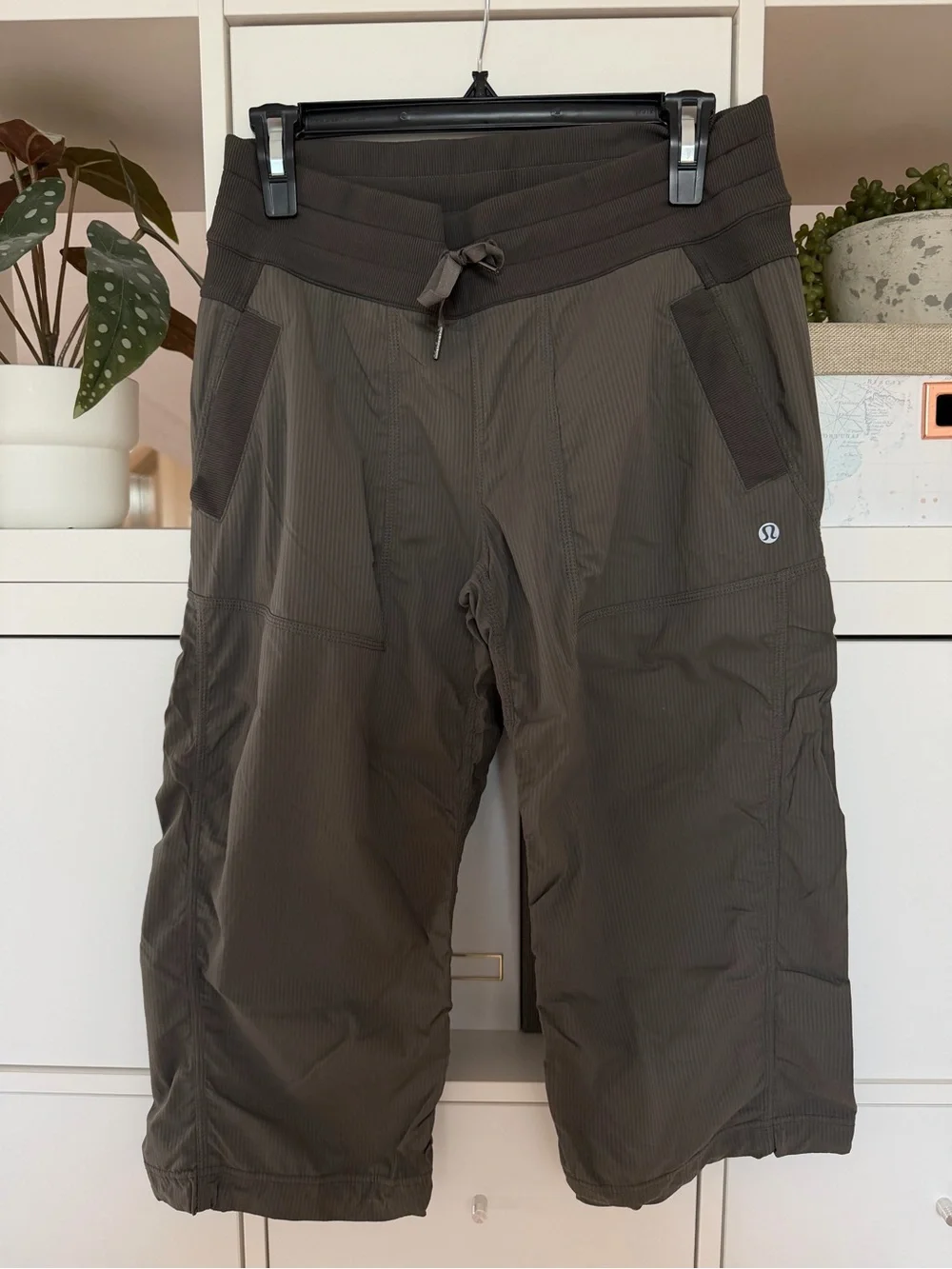 Lululemon Dance Studio Cropped Capri Pants Size 6 Olive Green - Picture 1 of 4